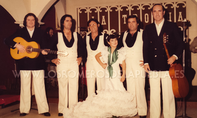 Los Romeros de la Puebla en la Taberna La Trocha, año 1978.